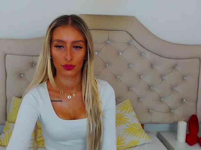 NatalieFlirt webcam