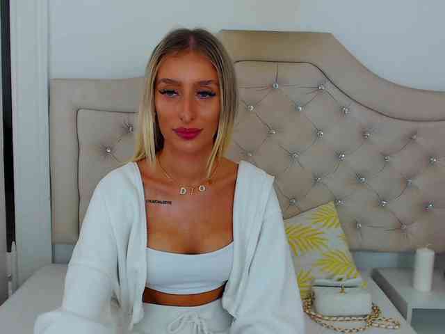 NatalieFlirt webcam