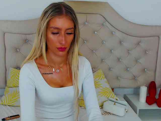 NatalieFlirt webcam