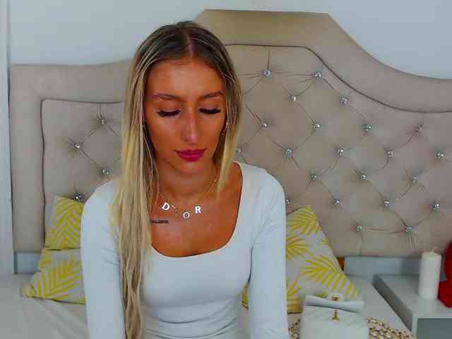 NatalieFlirt webcam