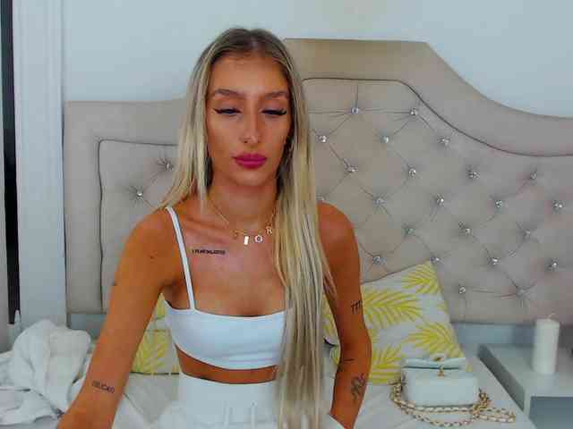NatalieFlirt webcam