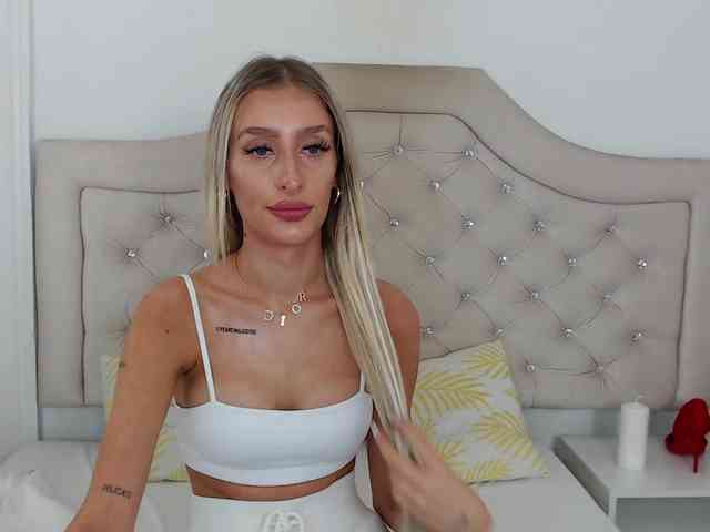 NatalieFlirt webcam