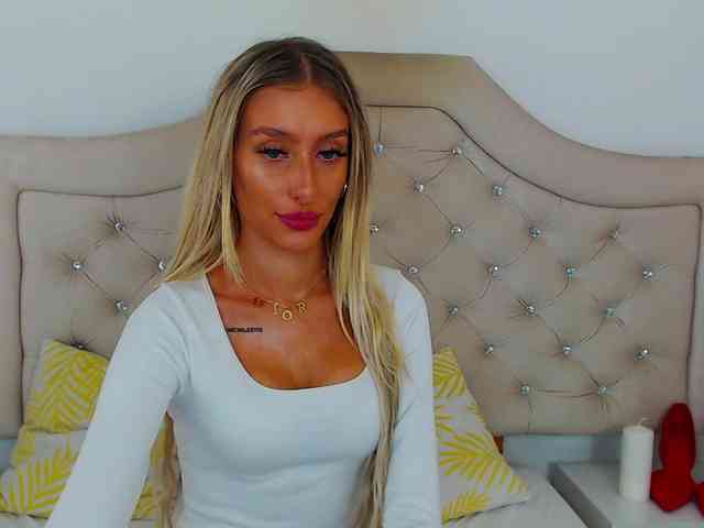 NatalieFlirt webcam