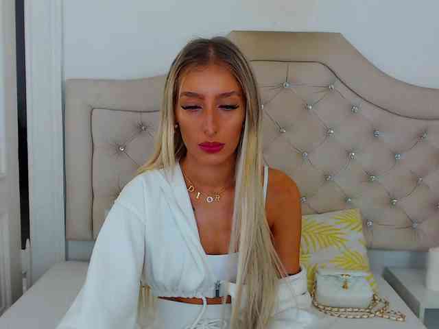 NatalieFlirt webcam