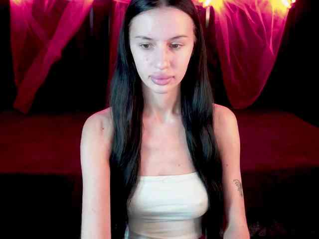 SnowWhiteee webcam