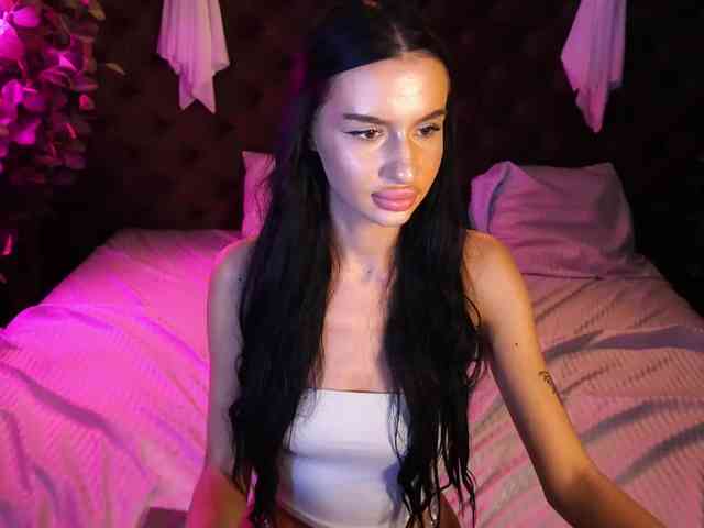 SnowWhiteee webcam