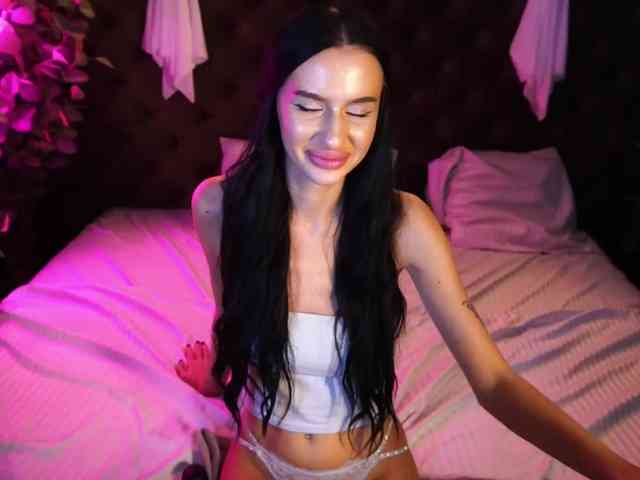 SnowWhiteee webcam