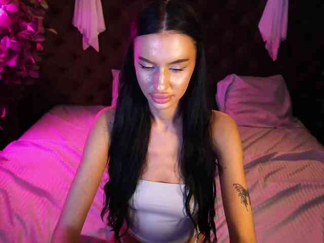 SnowWhiteee webcam