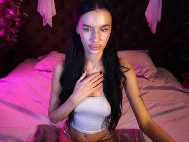 SnowWhiteee webcam