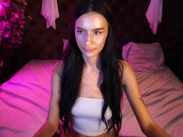 SnowWhiteee webcam