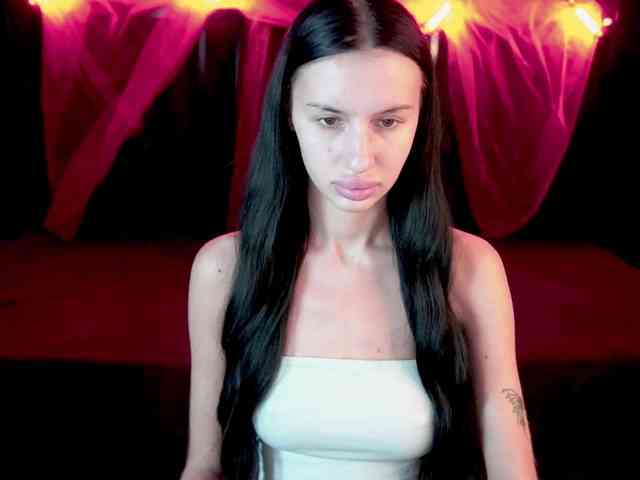 SnowWhiteee webcam