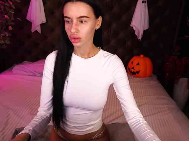 SnowWhiteee webcam