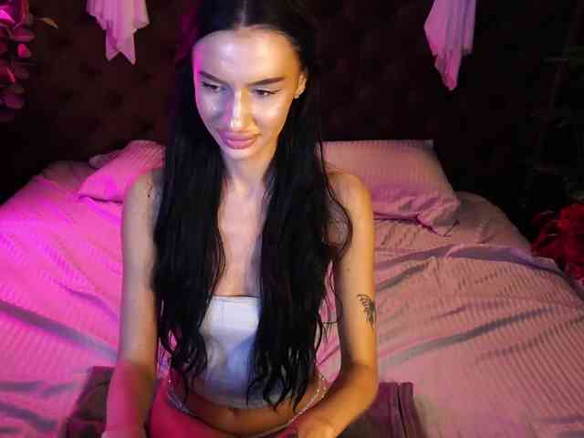 SnowWhiteee webcam