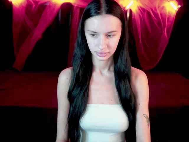 SnowWhiteee webcam