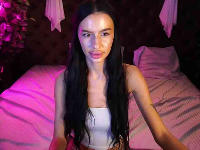 SnowWhiteee webcam