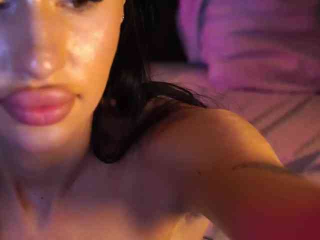 SnowWhiteee webcam