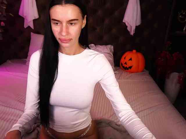 SnowWhiteee webcam