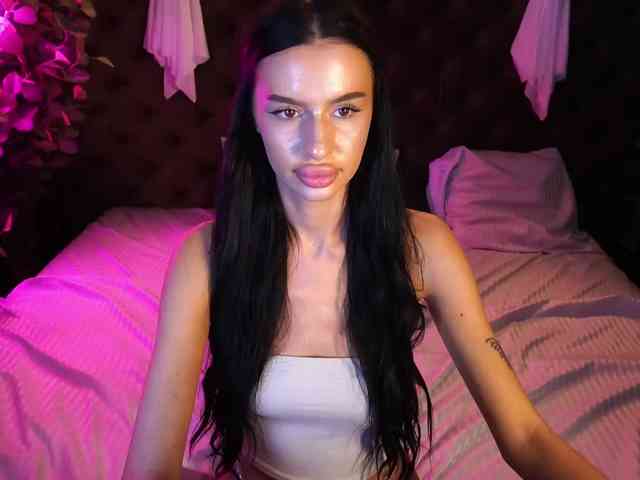 SnowWhiteee webcam