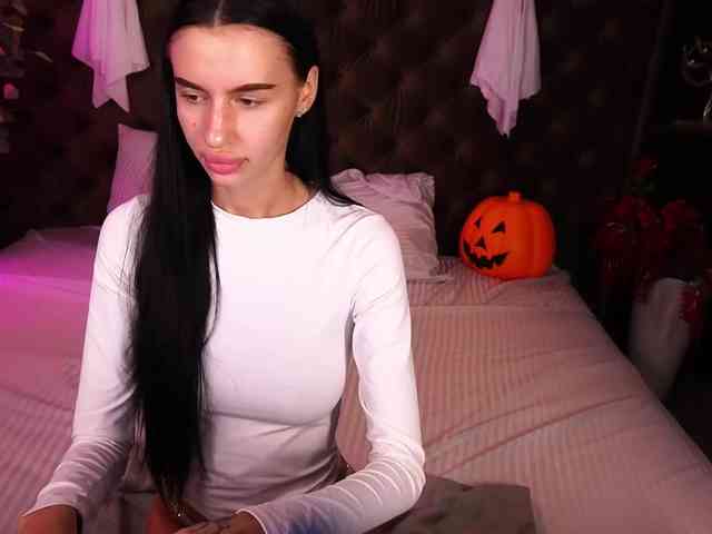 SnowWhiteee webcam