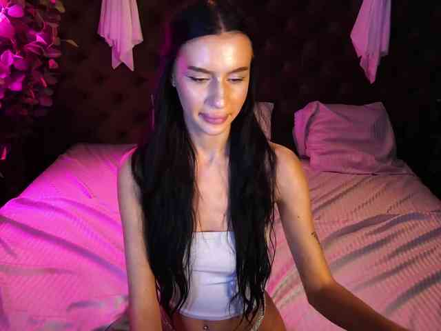 SnowWhiteee webcam