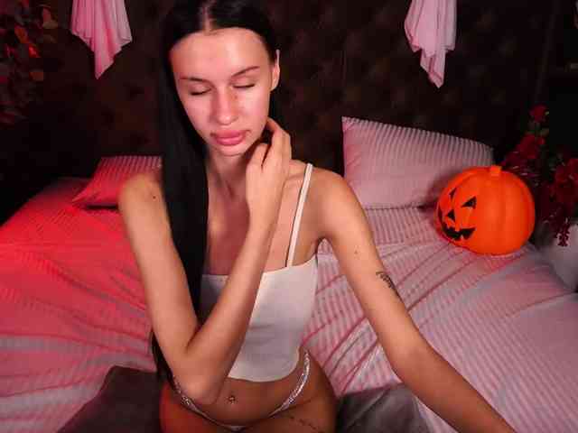 SnowWhiteee webcam