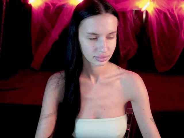 SnowWhiteee webcam