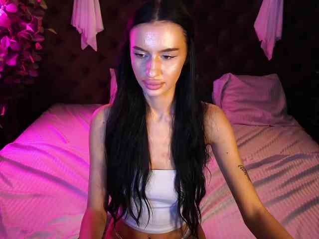 SnowWhiteee webcam