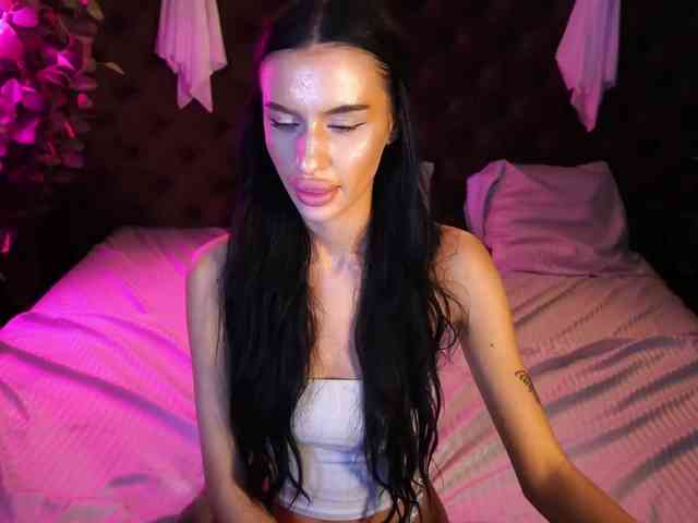 SnowWhiteee webcam