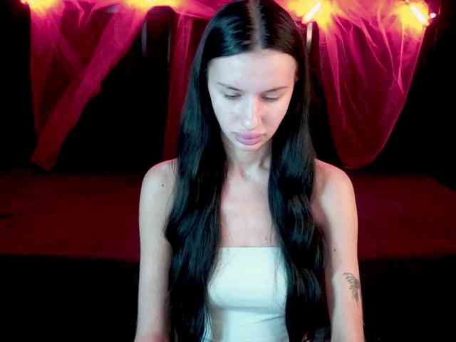 SnowWhiteee webcam