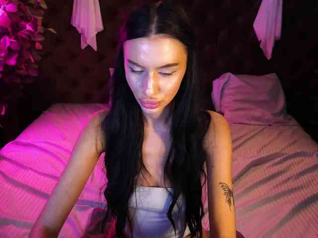 SnowWhiteee webcam