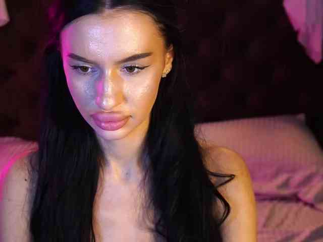 SnowWhiteee webcam