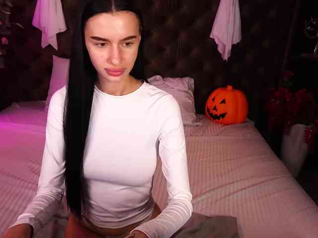 SnowWhiteee webcam