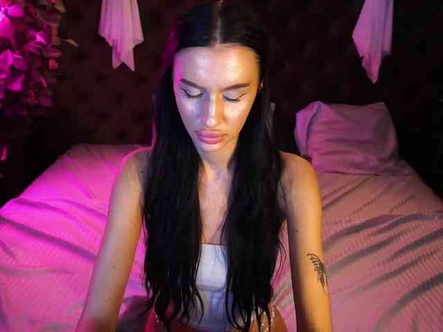 SnowWhiteee webcam