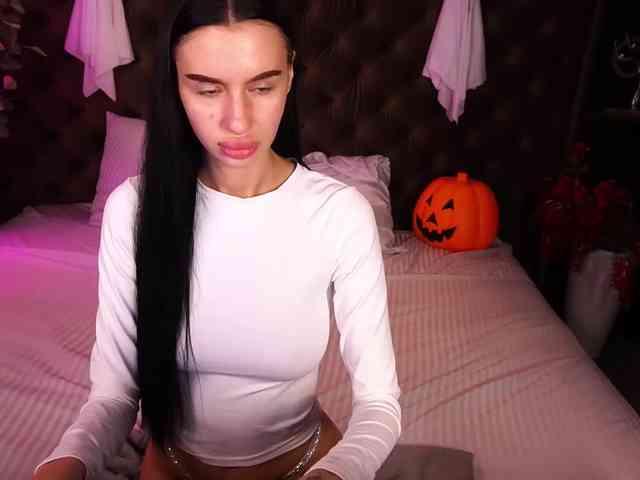 SnowWhiteee webcam