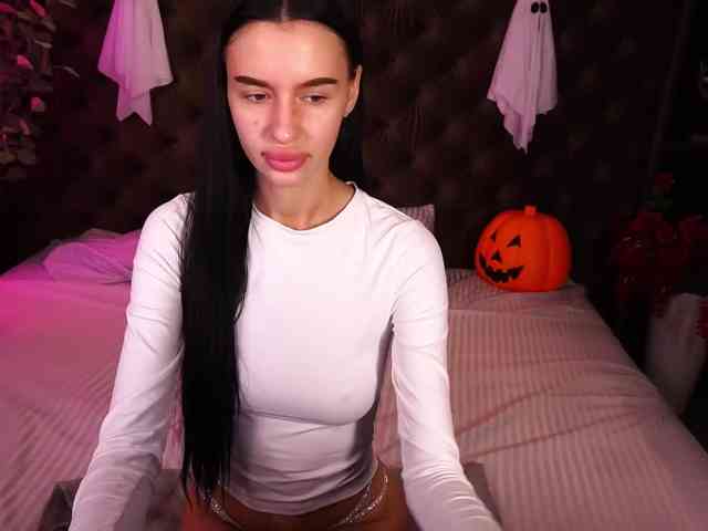 SnowWhiteee webcam