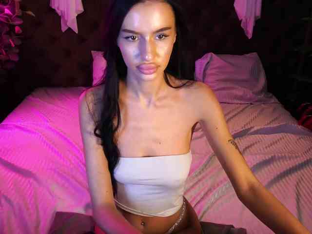 SnowWhiteee webcam