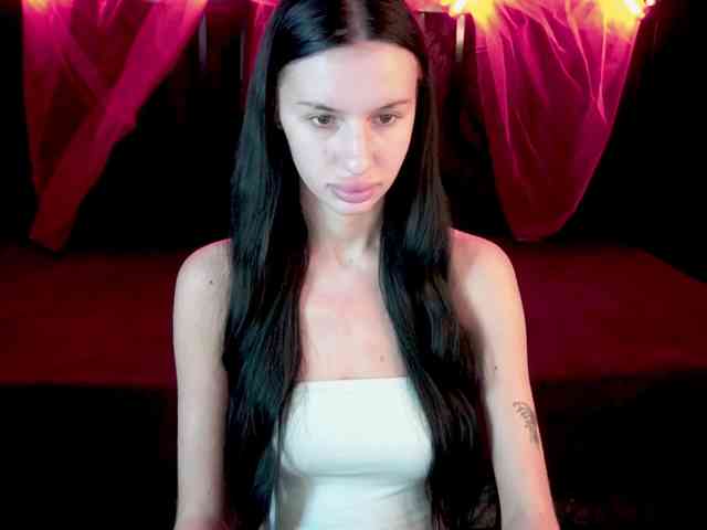 SnowWhiteee webcam
