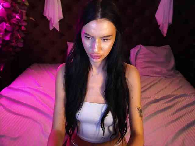 SnowWhiteee webcam