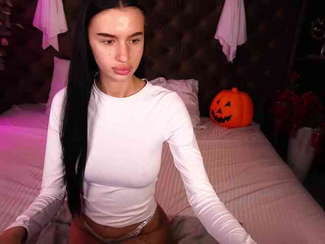 SnowWhiteee webcam