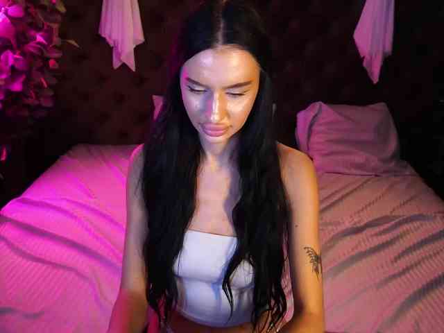 SnowWhiteee webcam