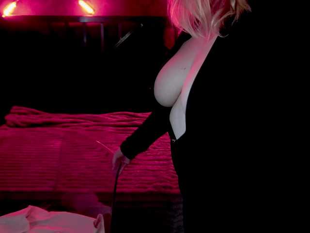 Vai a chattare su TinkerrBelll TinkerrBelll