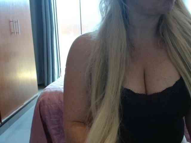 sexymommy77 webcam