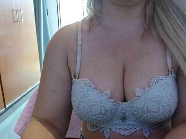 sexymommy77 webcam