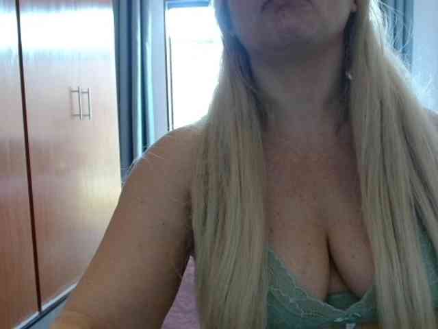 sexymommy77 webcam
