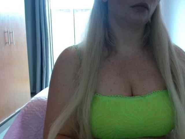 sexymommy77 webcam