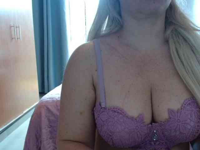 sexymommy77 webcam