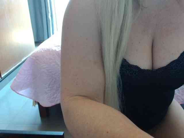 sexymommy77 webcam