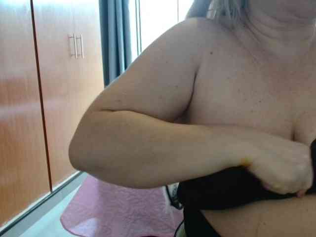sexymommy77 webcam
