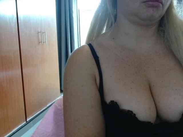 sexymommy77 webcam