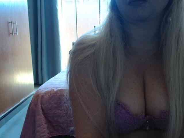 sexymommy77 webcam